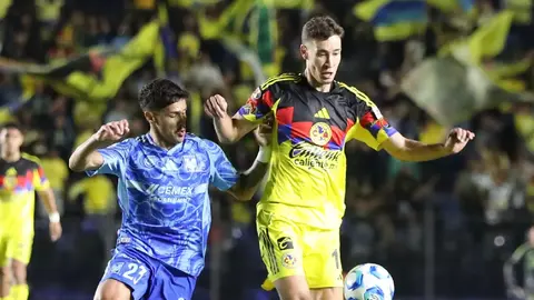 Rômulo Zwarg y Rodrigo Dourado en disputa del balón | GINA SÁNCHEZ