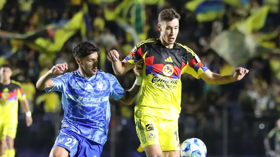 Rômulo Zwarg y Rodrigo Dourado en disputa del balón | GINA SÁNCHEZ
