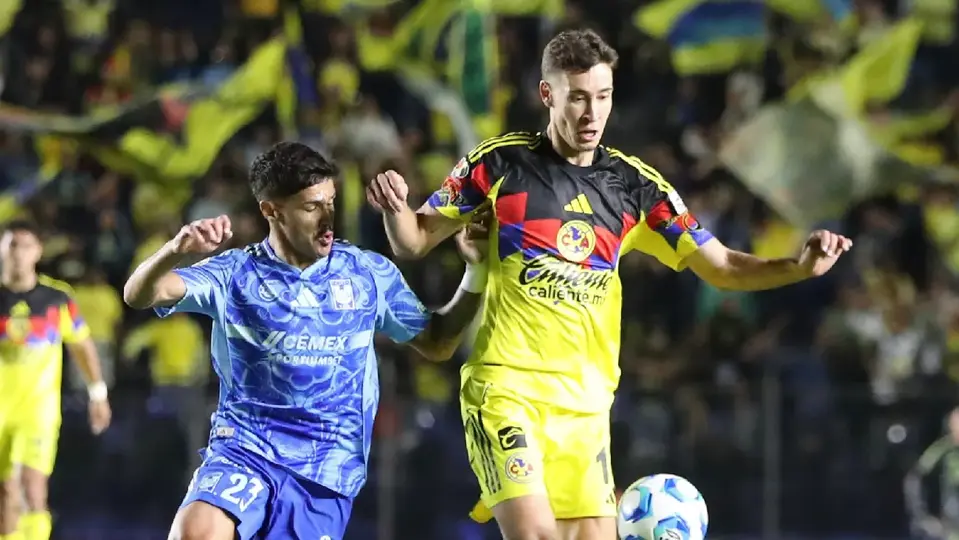 Rômulo Zwarg y Rodrigo Dourado en disputa del balón | GINA SÁNCHEZ
