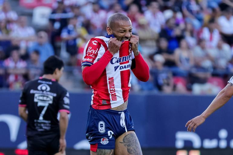 La frustración de Joao Pedro por no lograr anotar. | MexSport