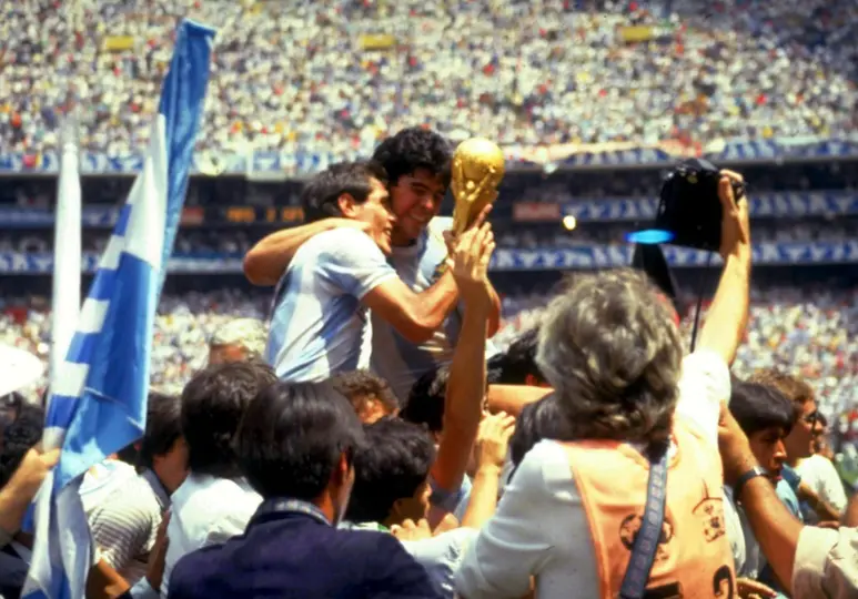 Diego tras ser Campeón en México 1986 | MEXSPORT