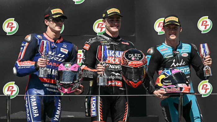 Manuel Gonzalez, Izan Guevara y Daniel Holgado en el podio del Gran Premio de Tailandia en Moto GP | AFP