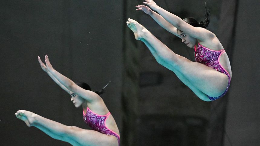 Mia y Lia Cueva durante la Copa Mundial de Clavados | AFP