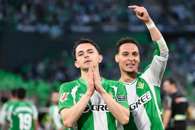 Antony celebra con Fidalgo por su gol ante Sevilla en LaLiga | AFP