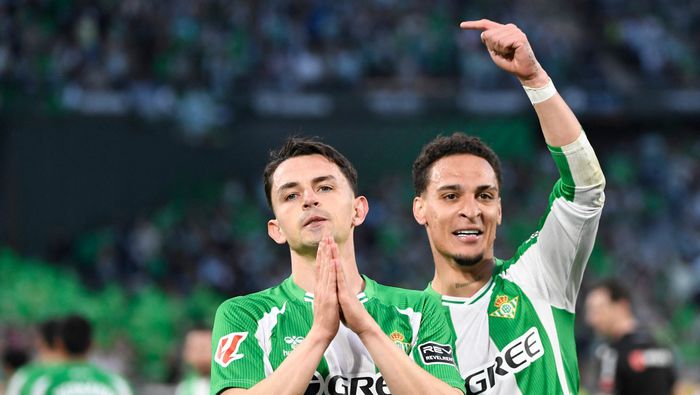 Antony celebra con Fidalgo por su gol ante Sevilla en LaLiga | AFP