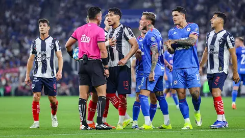 Pacheco Larios en el Monterrey vs Cruz Azul l IMAGO7