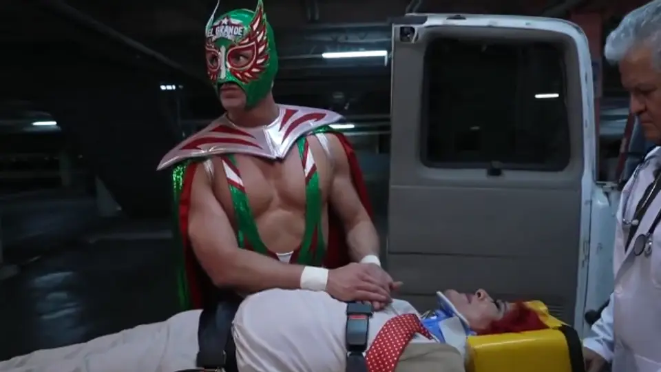 Grande Americano consolando a Pimpinela Escarlata | Captura de pantalla de AAA