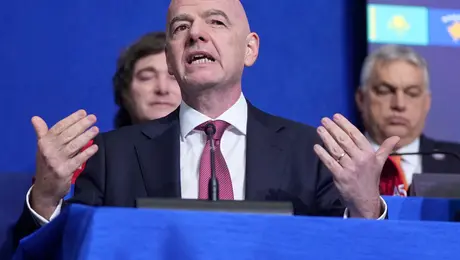 FIFA analiza expulsar a jugadores que se cubran la boca al hablar con un rival, aseguró Infantino