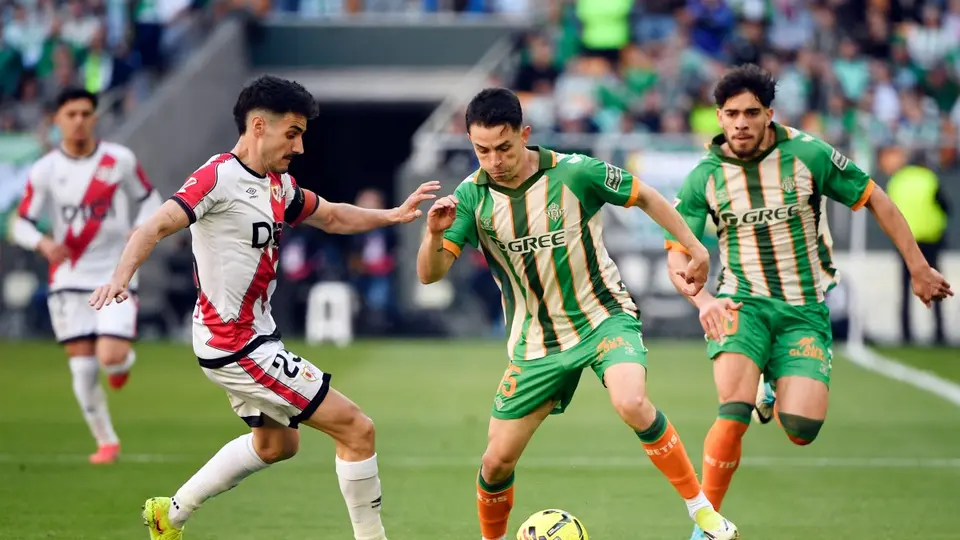 Álvaro Fidalgo ante Rayo Vallecano en LaLiga | AFP