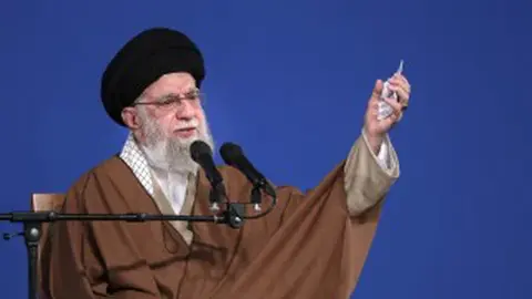 Irán promete “venganza dura y decisiva” tras muerte de Alí Jamenei en ataques de EE. UU. e Israel