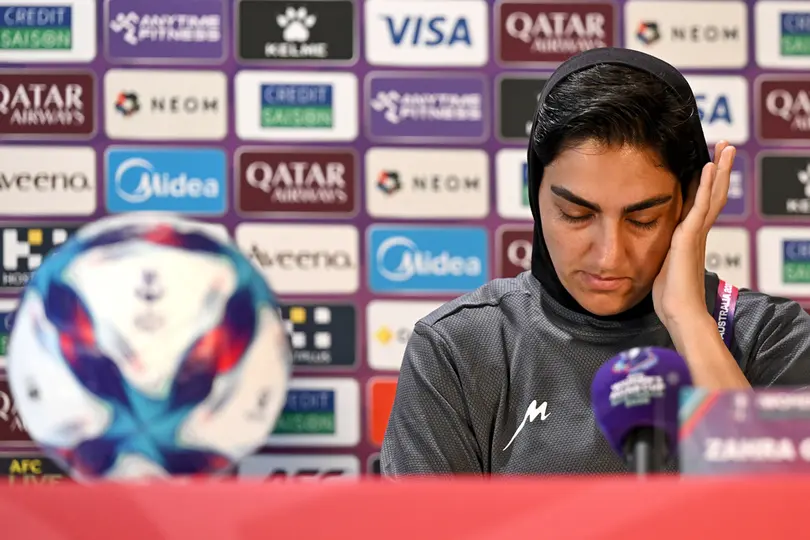 Zahra Ghanbari, capitana de la Selección de Irán, durante una conferencia de prensa | AP