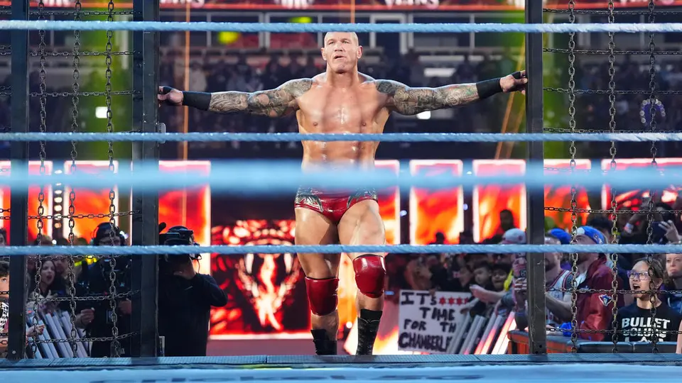 Randy Orton entrando a la Elimination Chamber | wwe.com