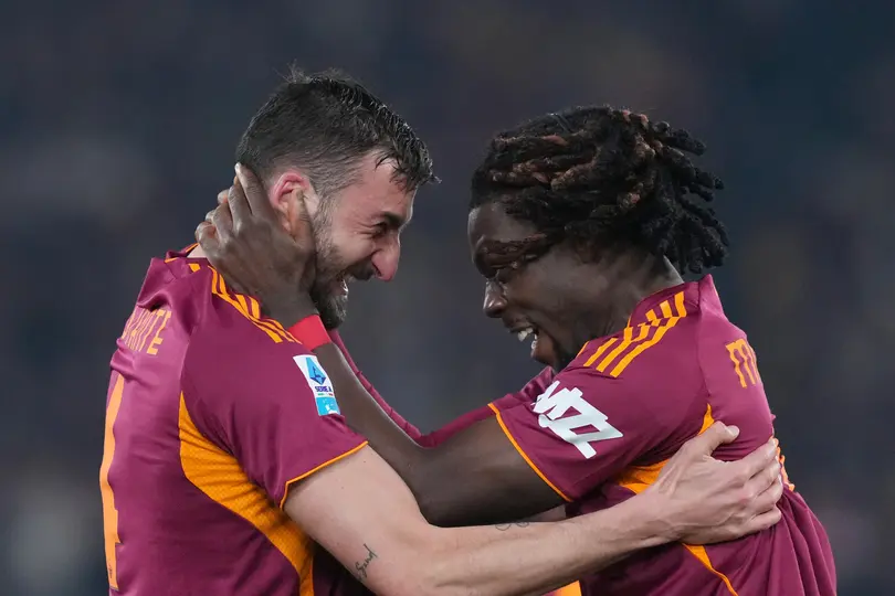 Bryan Cristante y Manu Kone, jugadores de la Roma | AP
