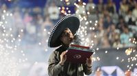 Flavio Cobolli celebra con su trofeo en el Abierto Mexicano de Tenis | AP
