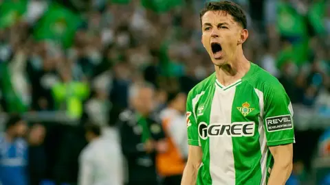 Fidalgo celebrando su primer gol con el Betis I X:@RealBetis
