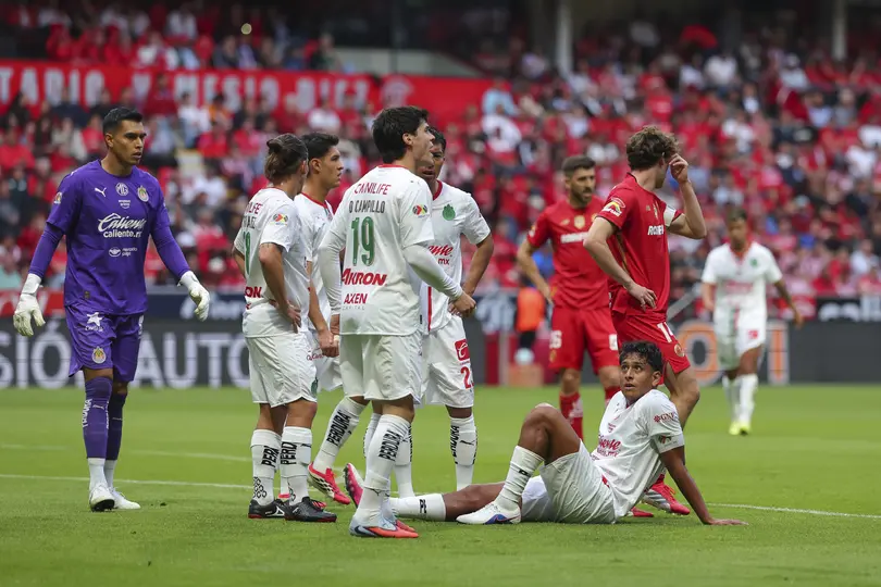 Luis Romo salió lesionado ante Toluca | IMAGO7