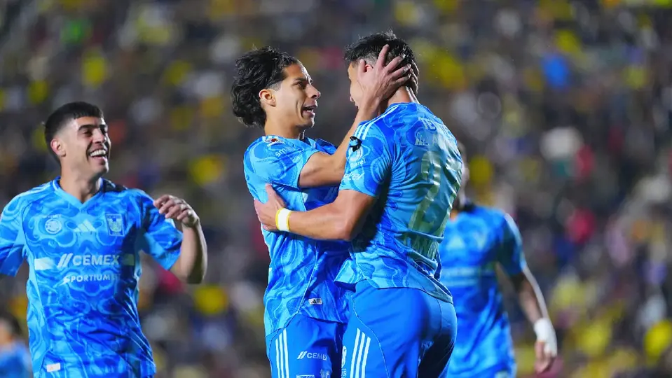 Diego Lainez y Jesús Ángulo en festejo | IMAGO7