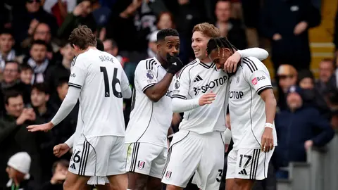 Fulham vence 2-1 a Tottenham | AP