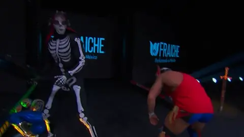 La Parka atacando al Original Grande Americano | Captura de pantalla de AAA
