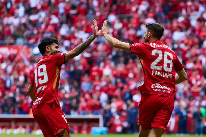 Paulinho en festejo con Santiago Simón | MEXSPORT
