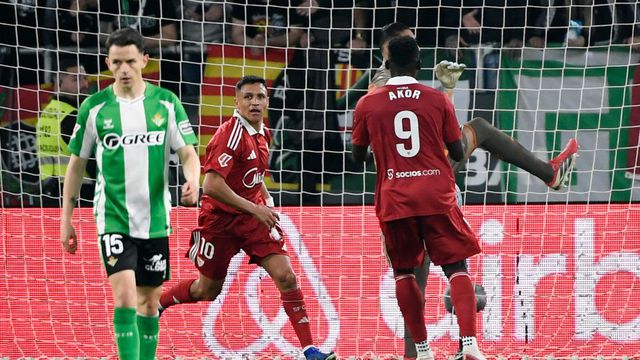 Alexis Sánchez celebra su gol ante Betis en el Gran Derbi de LaLiga | AFP