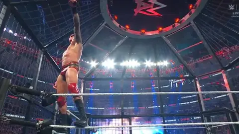 Randy Orton ganando la Elimination Chamber | Captura de WWE