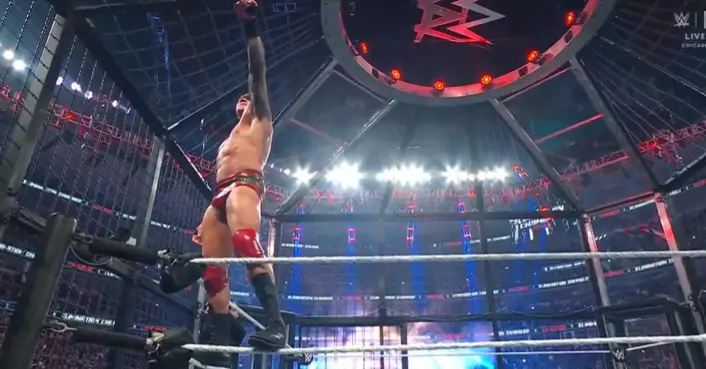 Randy Orton ganando la Elimination Chamber | Captura de WWE