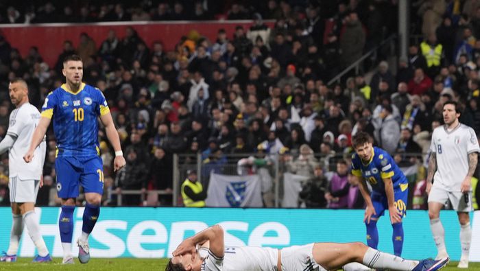 Pio Esposito en la derrota de Italia contra Bosnia y Herzegovina en el Repechaje UEFA previo al Mundial 2026 | AP