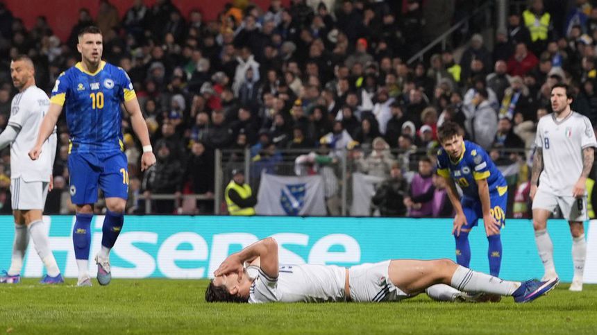 Pio Esposito en la derrota de Italia contra Bosnia y Herzegovina en el Repechaje UEFA previo al Mundial 2026 | AP