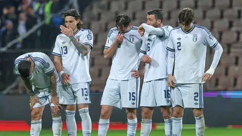 Jugadores de Italia se lamentan tras la derrota en el Repechaje UEFA previo al Mundial 2026 | AP