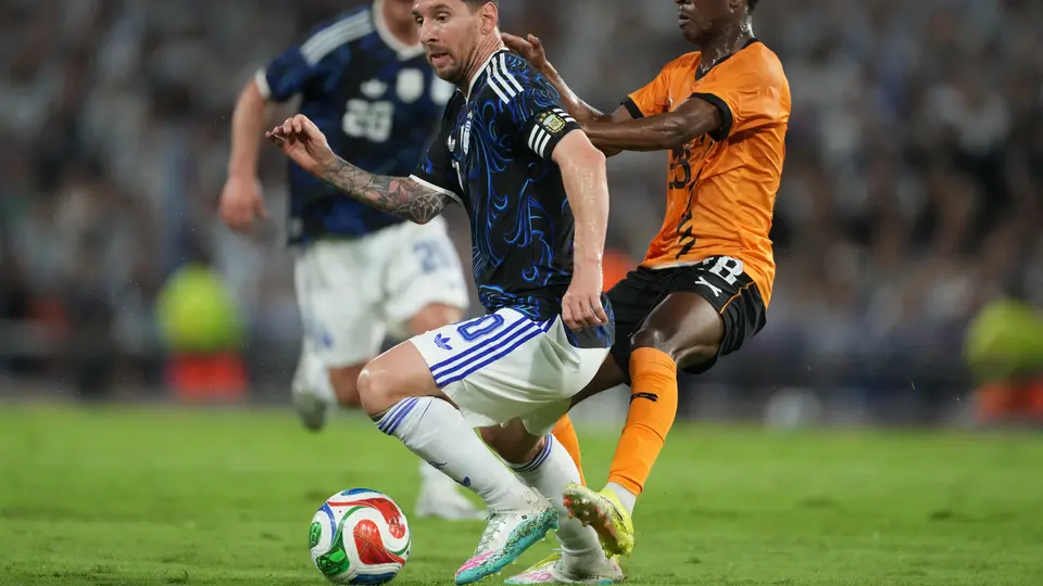 Messi gana la marca ante Zambia l AP
