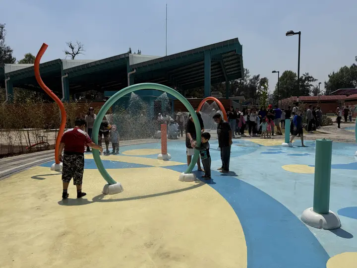 La llamada “Isla del agua” incluye fuentes y juegos interactivos. / Georgina Sánchez
