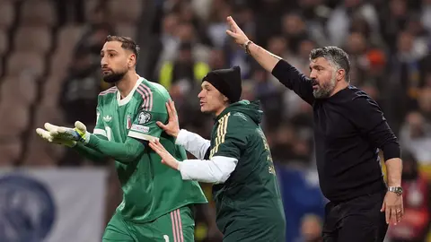 Donnarumma reclamando y atrás Gattuso l AP