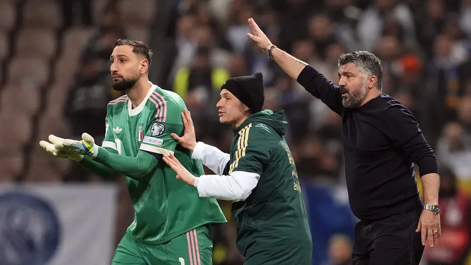 Donnarumma reclamando y atrás Gattuso l AP