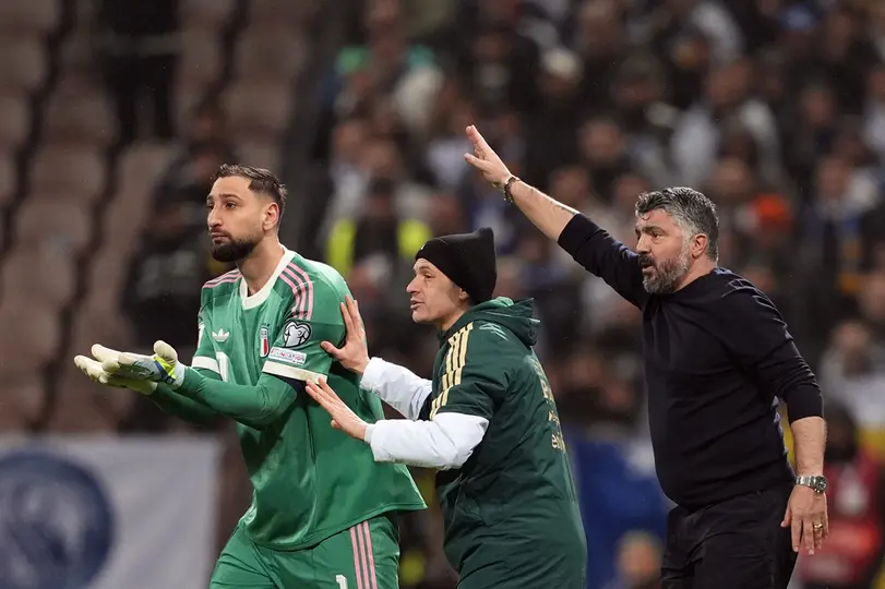 Donnarumma reclamando y atrás Gattuso l AP