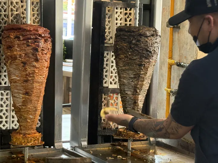 El trompo no dejó de girar en el Día del Taco 2026./ Georgina Sánchez