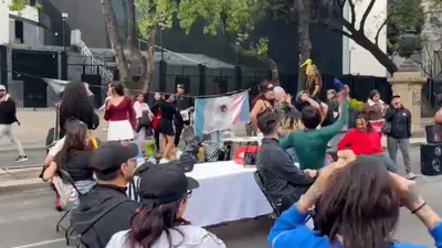 Protesta trans llega al Senado: bloqueos, baile y exigencia de una Ley Integral