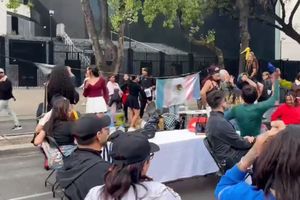 Protesta trans llega al Senado: bloqueos, baile y exigencia de una Ley Integral