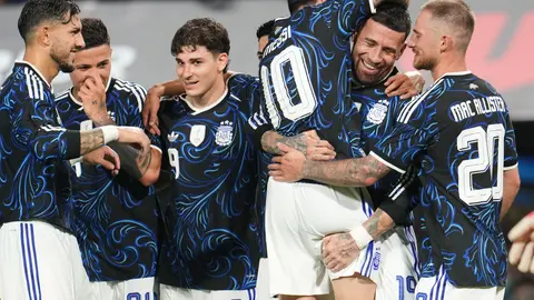 Argentina celebrando el triunfo ante Zambia | AP