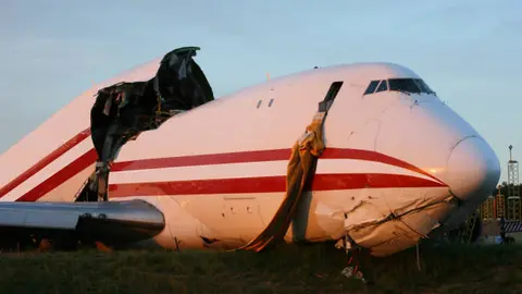 Restos del avión militar ruso An-26 tras estrellarse en la península de Crimea, donde murieron 29 personas./ Pixabay