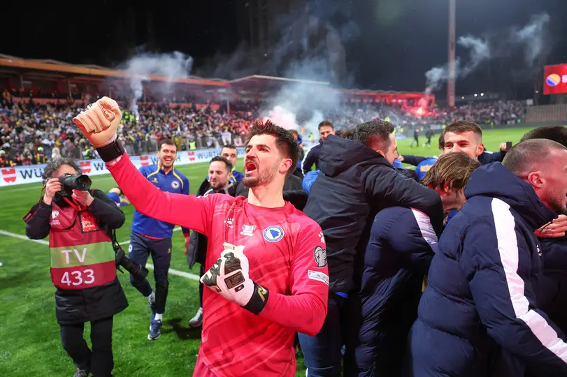 Vasilj celebrando el pase de Bosnia l AP