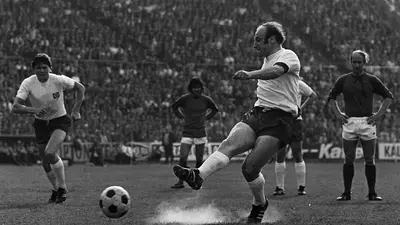 A 69 DÍAS El primer jugador en la historia en anotar en cuatro Copas del Mundo, el alemán federal Uwe Seeler, lo hizo en México 1970