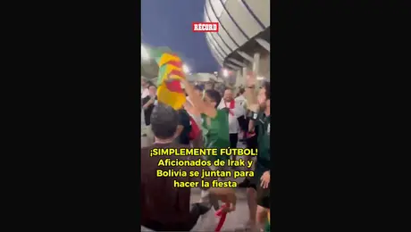 Aficionados De Irak Y Bolivia Amaron La Fiesta Antes De Entrar Al Estadio BBVA.