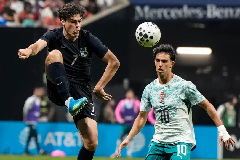 Gio Reyna espera la marca l AP
