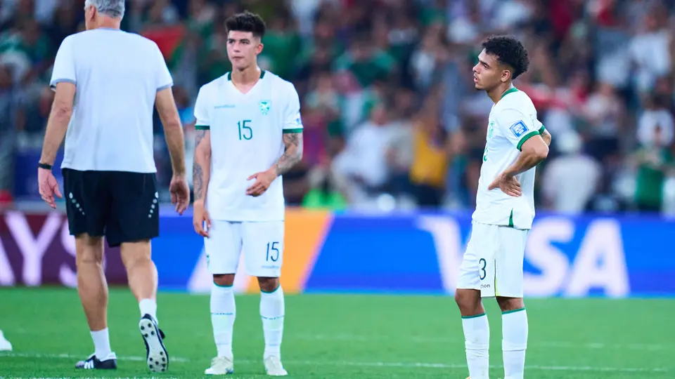Jugadores de Bolivia en lamento tras la derrota contra Irak en el Repechaje del Mundial 2026 | MEXSPORT