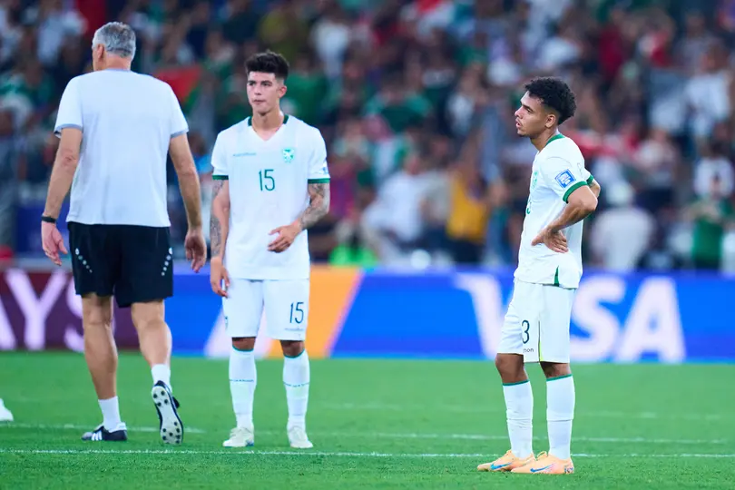 Jugadores de Bolivia en lamento tras la derrota contra Irak en el Repechaje del Mundial 2026 | MEXSPORT