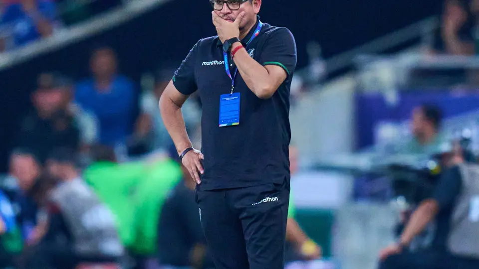 Oscar Villegas, técnico de Bolivia, tras la derrota contra Irak en el Repechaje de la FIFA rumbo al Mundial 2026 | AP