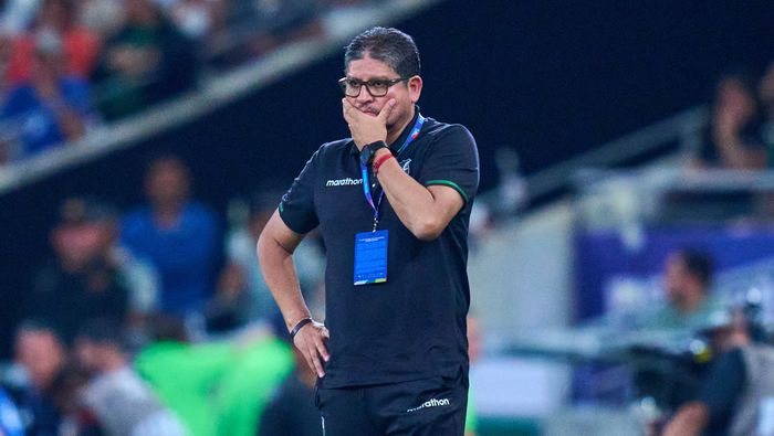 Oscar Villegas, técnico de Bolivia, tras la derrota contra Irak en el Repechaje de la FIFA rumbo al Mundial 2026 | MEXSPORT