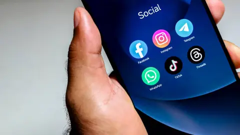 La revisión de redes sociales se consolida como un nuevo filtro clave en el proceso de visas hacia Estados Unidos. / iStock