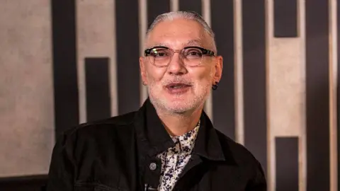 Sabo Romo expone que tras no tener hijos ni familia, prefiere decidir el futuro de su vejez / Redes Sociales